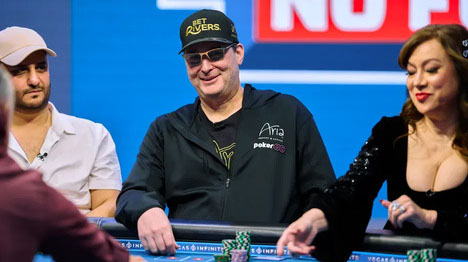 Phil Hellmuth站立遊（yóu）戲 歷經波（bō）折 KK 贏下關鍵局
