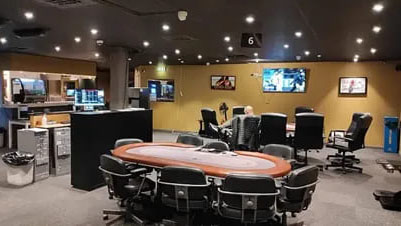 瑞典gg扑克和扑克比赛 遭突（tū）袭 特警荷枪实弹称“平静执法（fǎ）”?